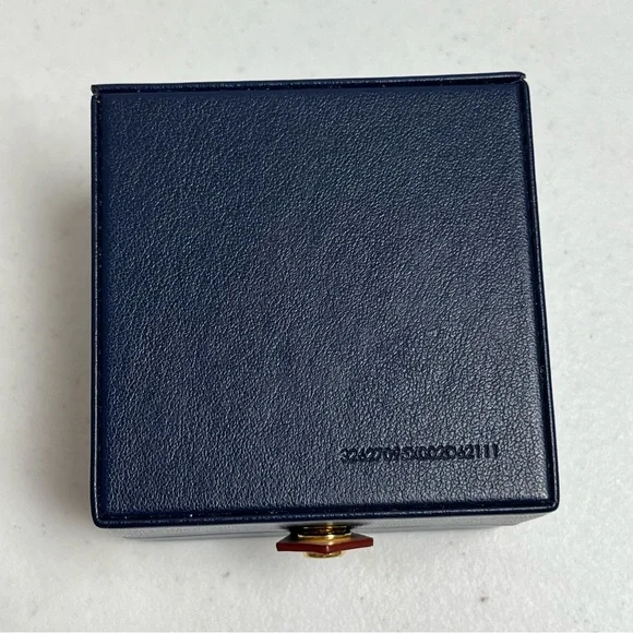 $3,550 Louis Vuitton LV Volt One Small Pendant 18-K White Gold Diamond Necklace - Picture 11 of 11